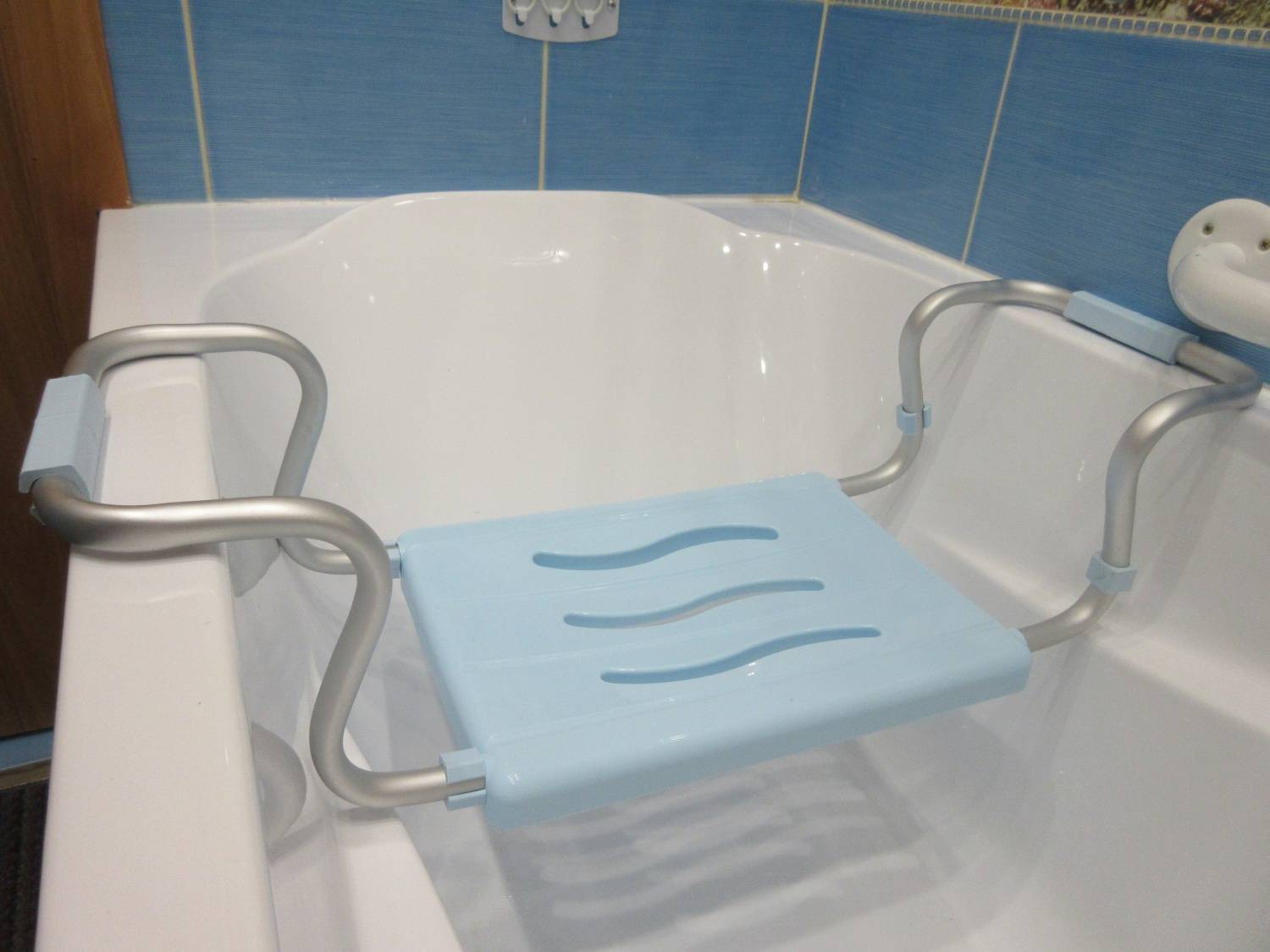 Обзор моделей сидений для ванны, советы по выбору