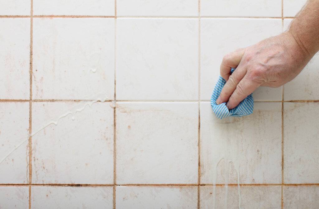 Чем и как очистить швы между плиткой в ванной, ремонт своими руками