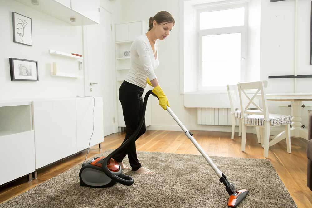 Сначала пылесосить или вытирать пыль: советы домохозяек, что делать при уборке в первую и вторую очередь для обеспечения качественного результата