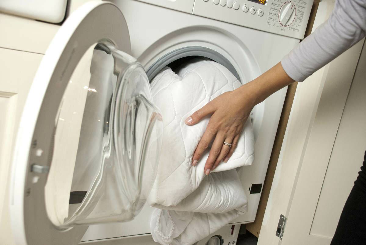 Нужно ли гладить постельное белье после стирки: все за и против