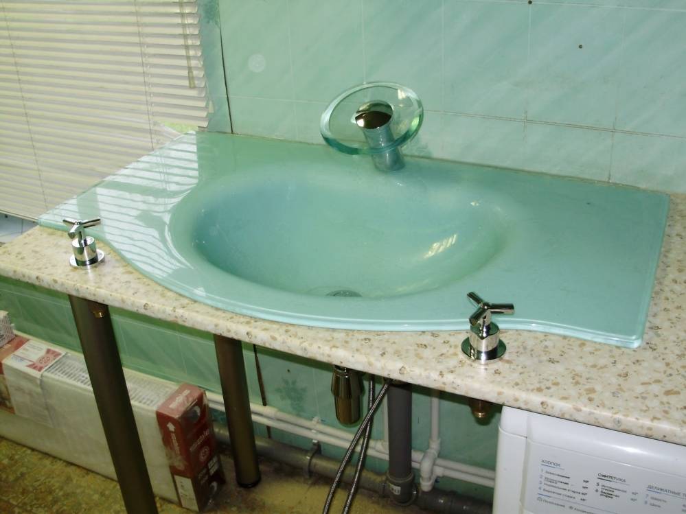 Стеклянные раковины для ванной комнаты: описание и отзывы