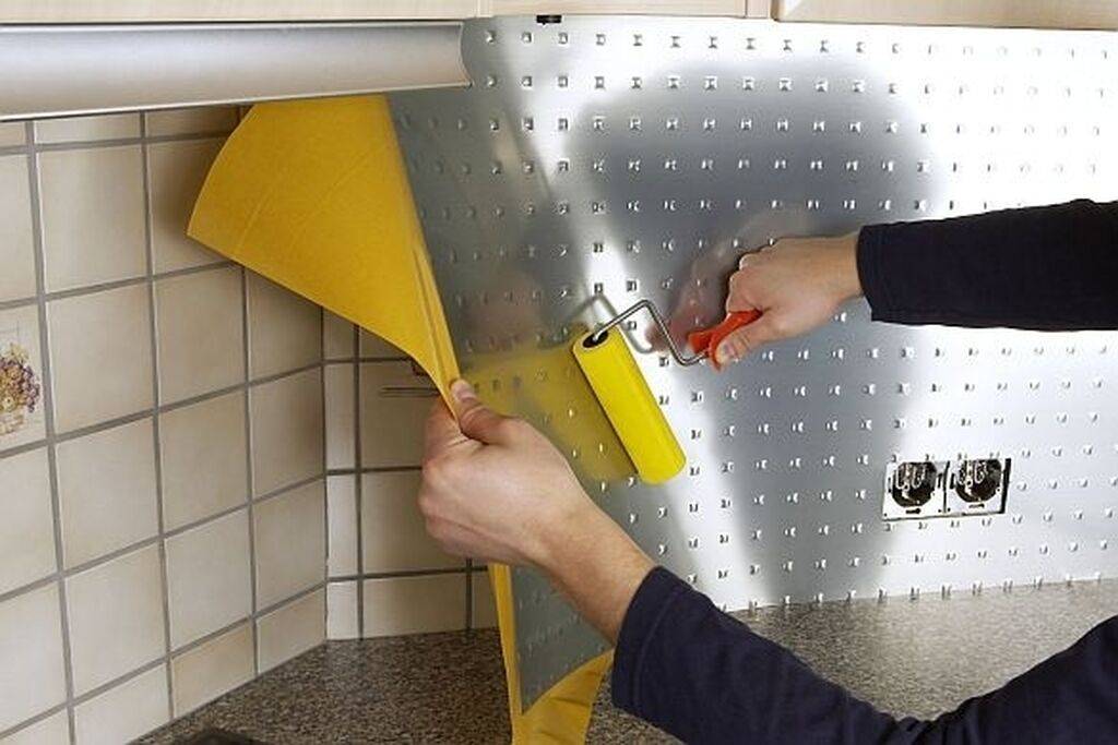 Как покрасить кафельную плитку на кухне? - ремонт в доме своими руками