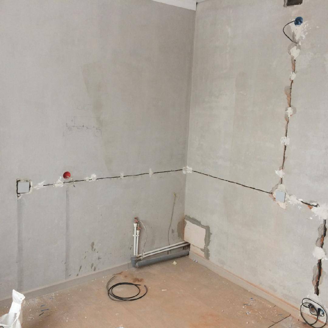 Монтаж электропроводки в ванной комнате: разводка, укладка, схема, электрика в смежной стене, прокладка, как правильно расположить