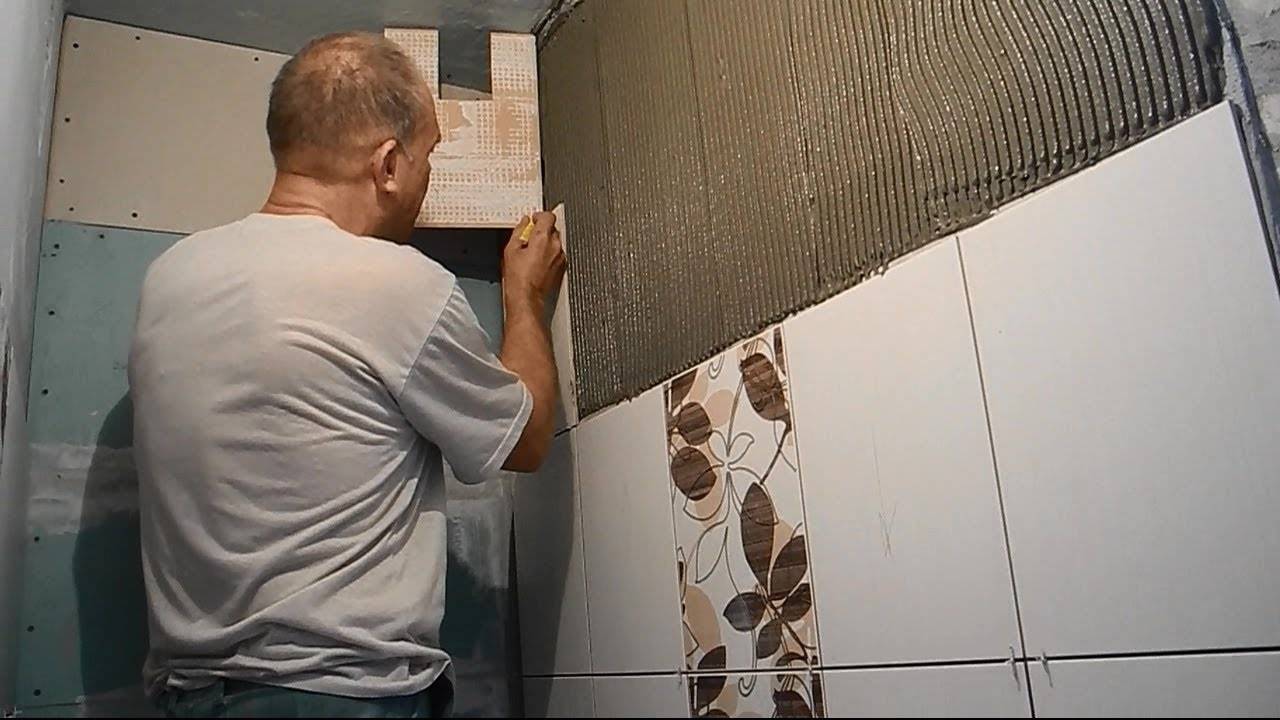 Как положить плитку на пол в туалете: как класть, укладка напольной плитки, как залить своими руками, размеры, фото и видео