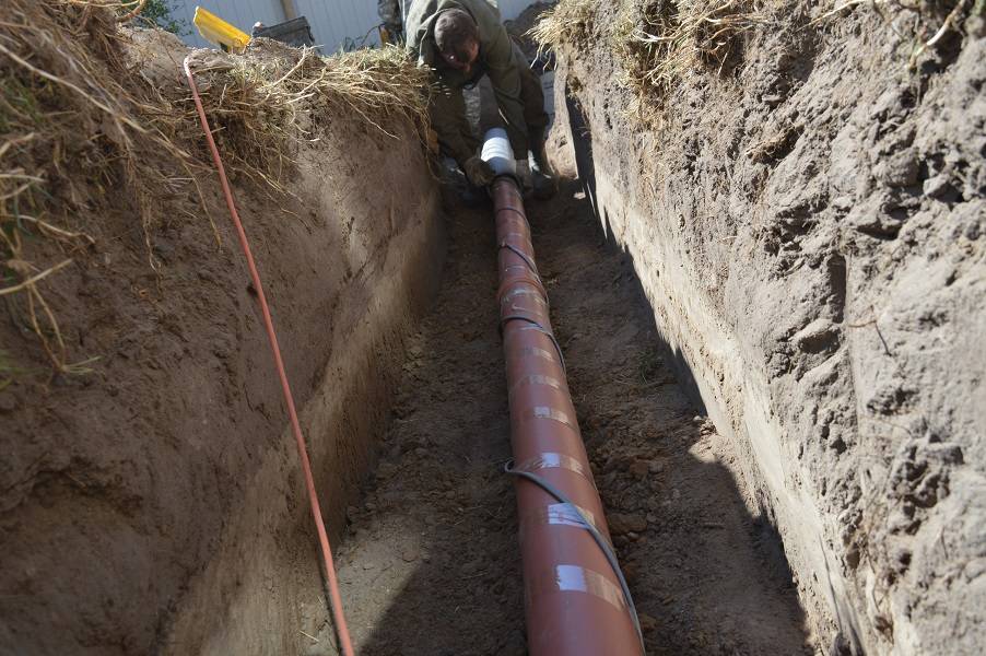 Прокладка водопровода из пнд трубы в земле: технология и правила проведения монтажных работ