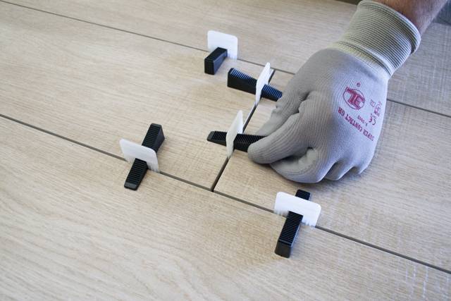 Крестики для плитки: как выбрать размер для укладки кафеля, какие нужно использовать на полу, расход на 1 мu00b2
крестики для плитки и 5 критериев подбора – дизайн интерьера и ремонт квартиры своими руками