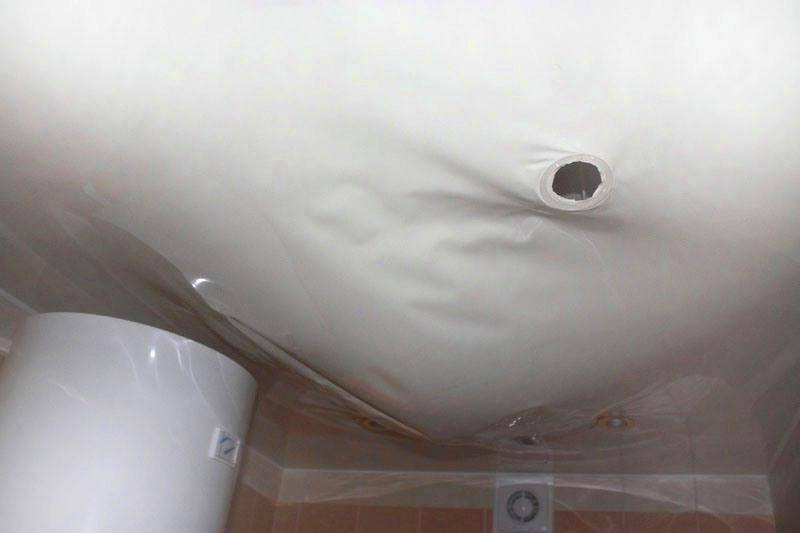 Как избавиться от плесени на потолке в ванной?