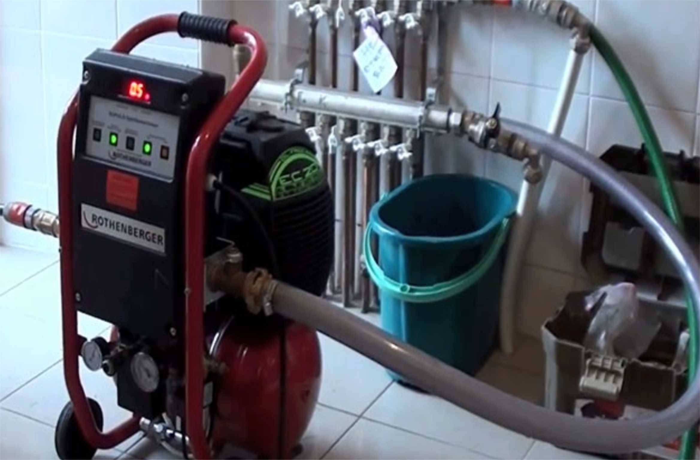 Жидкости и оборудование для промывки отопительной системы в доме