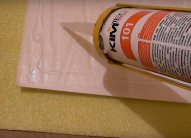 Как правильно клеить потолочную плитку из пенопласта разными способами