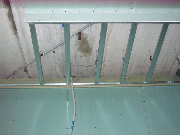 Потолок из гипсокартона в ванной: особенности материала и принципы монтажа | ремонт и дизайн ванной комнаты
