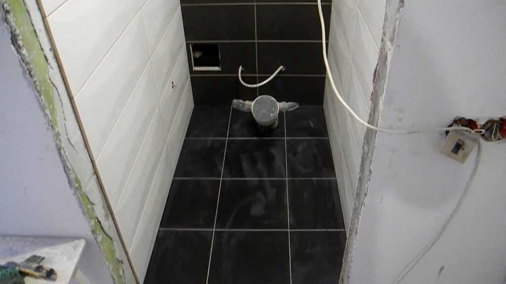 Укладка плитки в туалете: ремонт, видео и фото своими руками