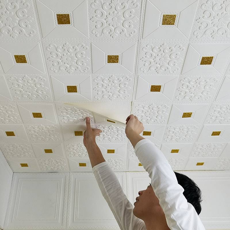 Поклейка плитки на потолок: подготовительные работы, порядок действий
