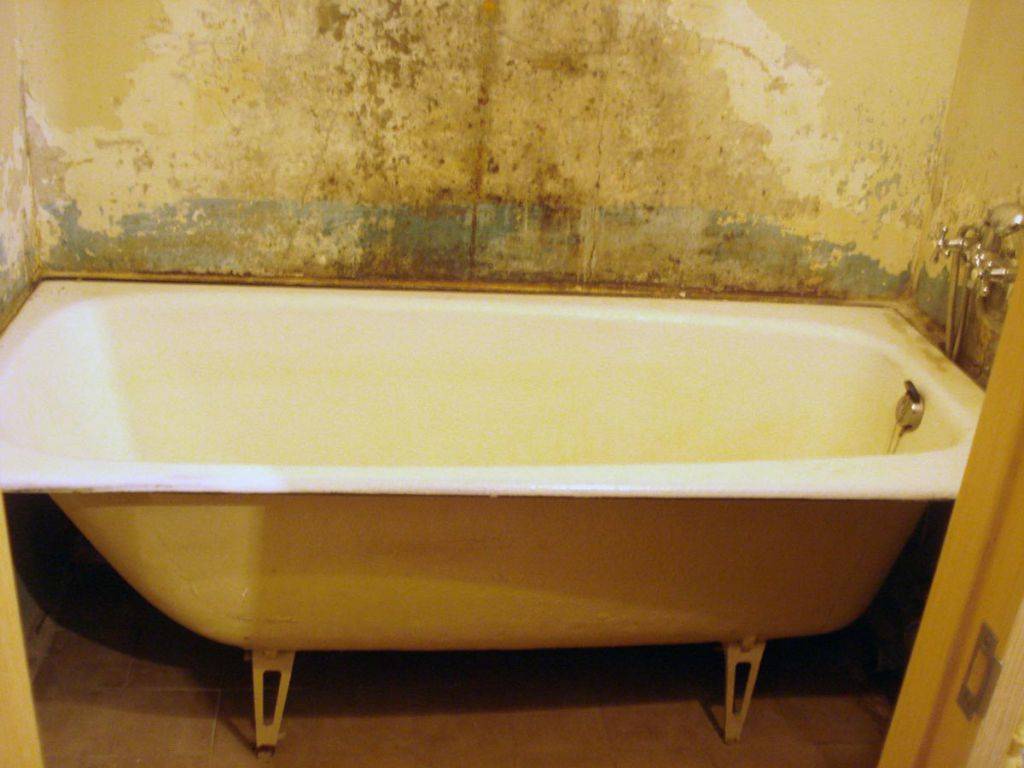 Утилизация старых чугунных ванн: бесплатная помощь по демонтажу, выносу и вывозу изделий из квартиры