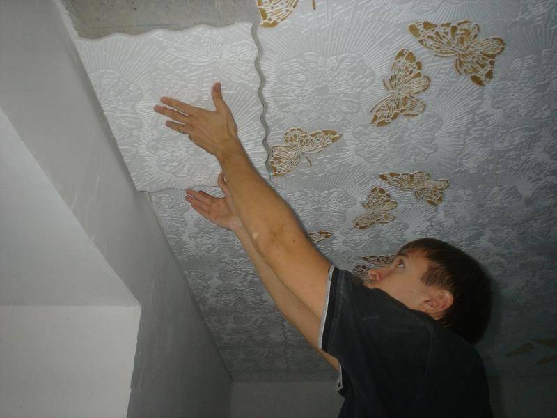 Как правильно клеить потолочную плитку: как поклеить на неровный потолок, как приклеить, как начать клеить с угла