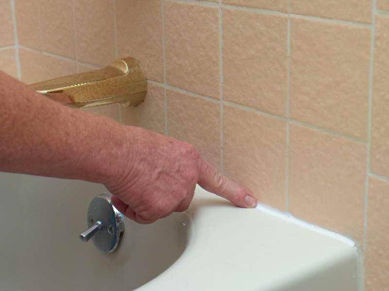 Как заделать стык между ванной и плиткой — фото и пошаговая видео