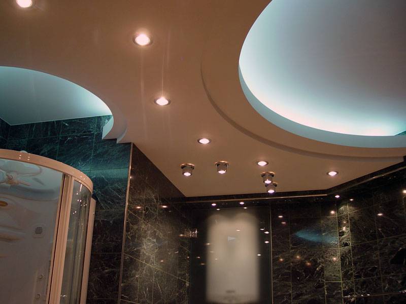 Потолок в ванной из гипсокартона: как сделать, фото и примеры в интерьере