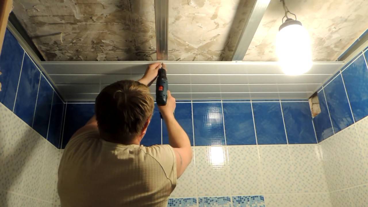 Навесной потолок в ванной комнате: пошаговая инструкция по изготовлению!