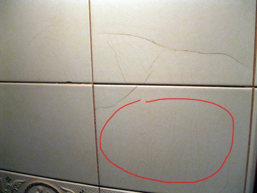Чем приклеить плитку в ванной если она отвалилась, как вставить отошедшую часть