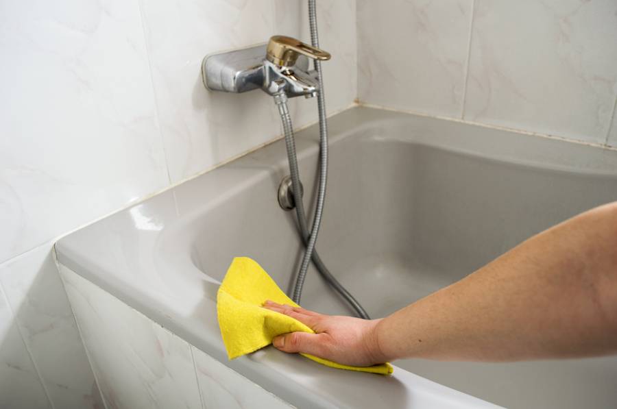 Как очистить чугунную ванну от желтизны и налета: проверенные методы