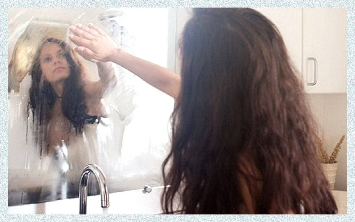 Что делать, если потеет зеркало в ванной, в чем причина, как убрать разводы