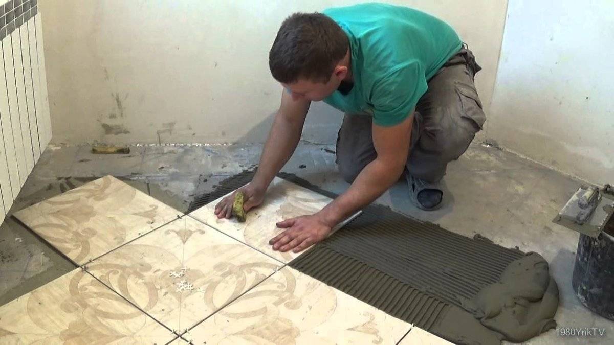 Как выровнять пол в квартире без стяжки. чем выровнять бетонный пол с перепадами более 3 см