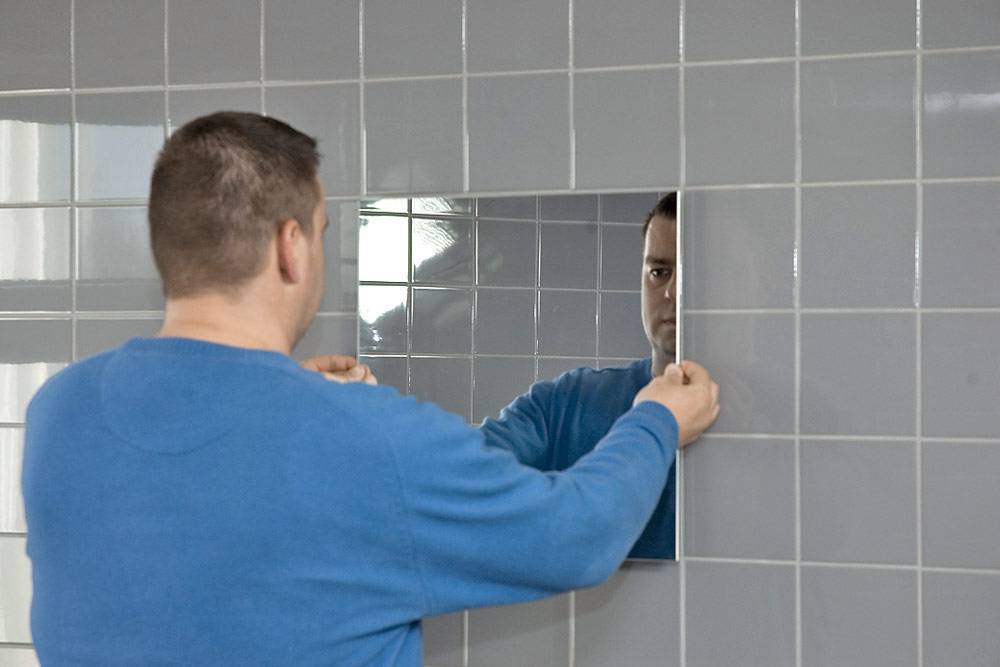 Установка зеркала в ванной: способы установки, высота, декор | онлайн-журнал о ремонте и дизайне