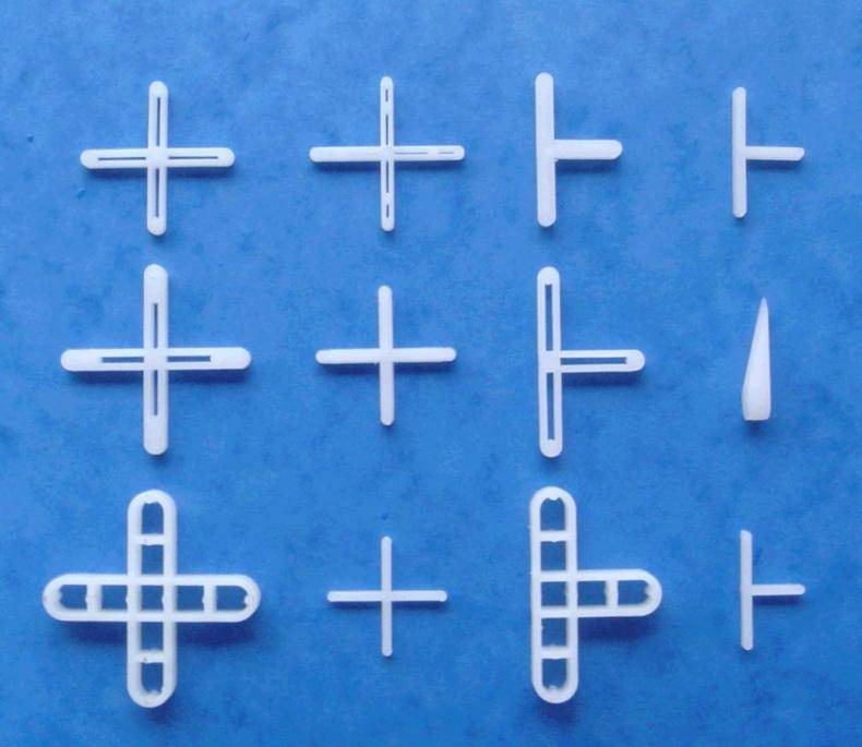 Как выбрать крестики для укладки плитки на пол — размеры и виды