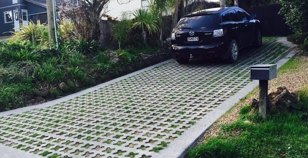 Укладка тротуарной плитки для парковки:технология укладки плитки под автомобиль