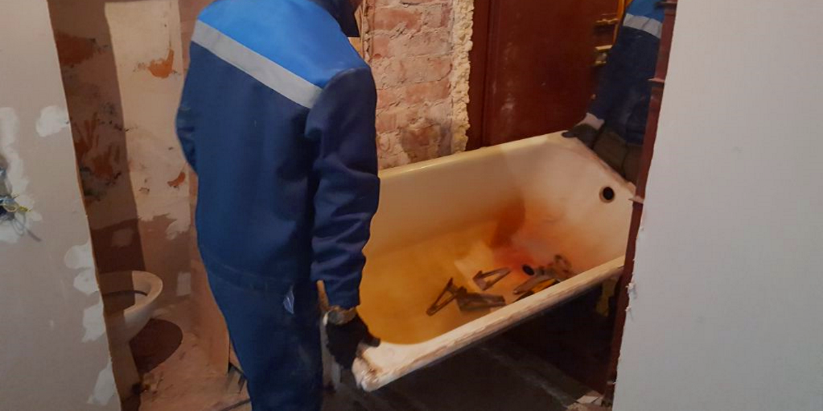 Как демонтировать и утилизировать старую чугунную ванну