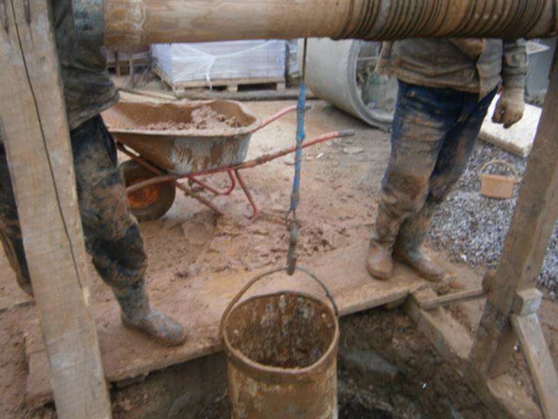 Ремонт колодца своими руками: чиним деревянный и бетонный колодцы