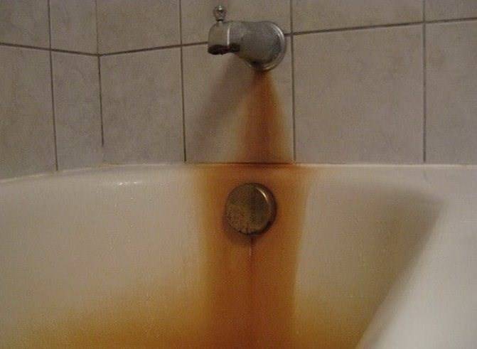 Как очистить ванну от желтого налета: чем убрать желтизну