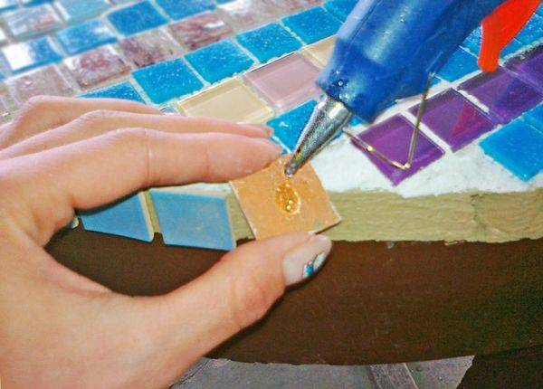 Клей для мозичной плитки: особенности подбора по типу мозаики