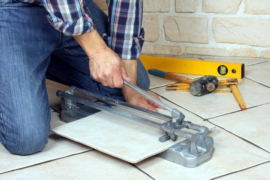Как резать плитку без сколов и каким инструментом?