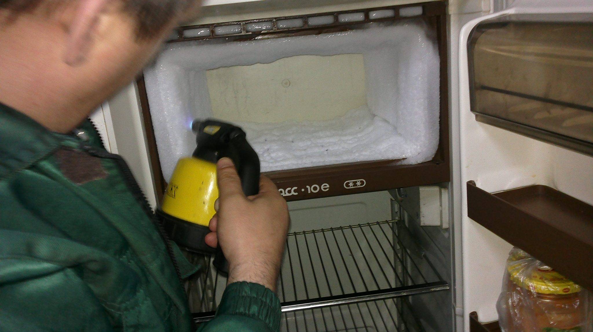Как быстро разморозить холодильник и как часто нужна разморозка морозилки