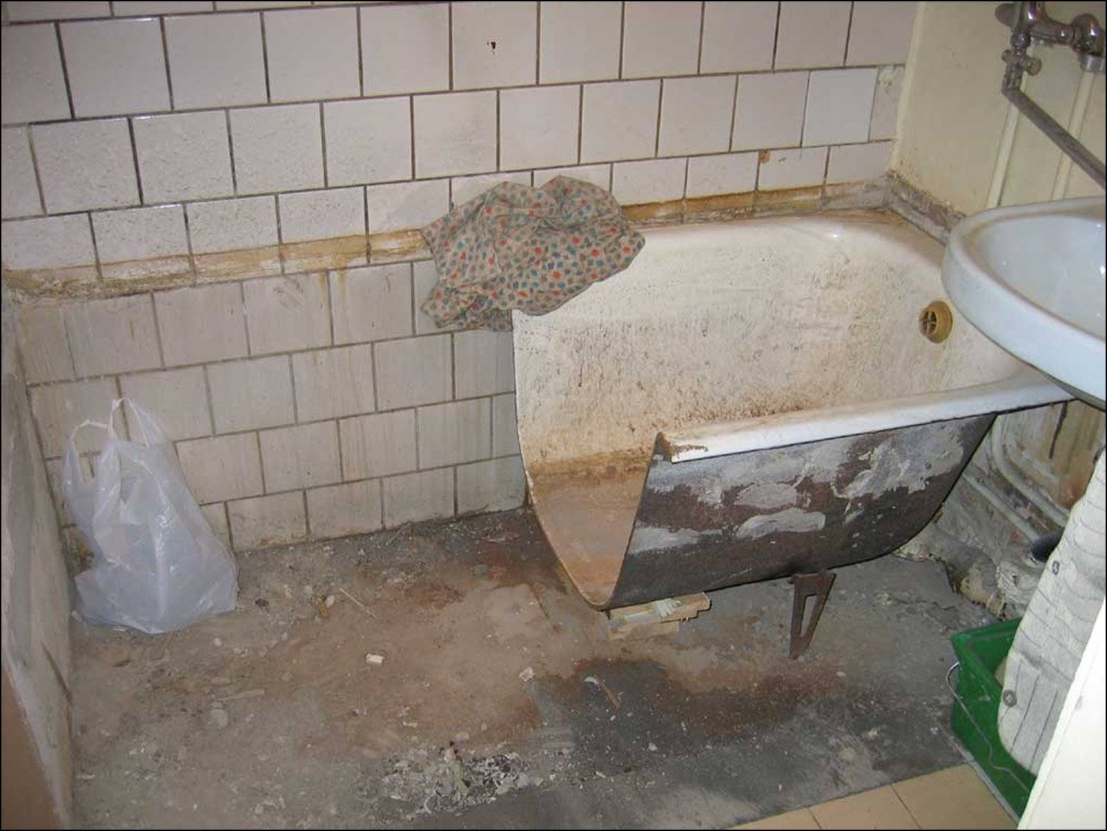 Как разбить и вынести старую чугунную ванну? | онлайн-журнал о ремонте и дизайне