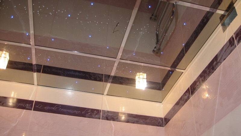 Зеркальные потолки в ванной — особенности и стоимость отделки