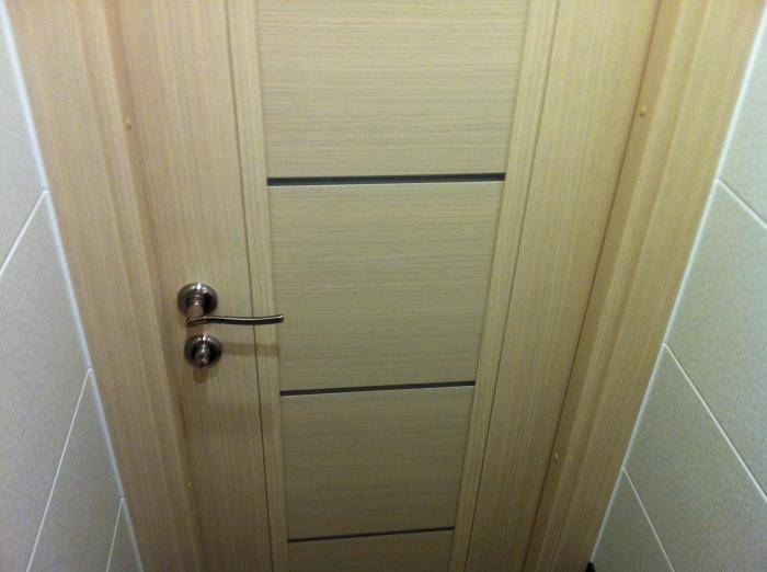 Установка двери в ванную комнату: как произвести монтаж своими руками