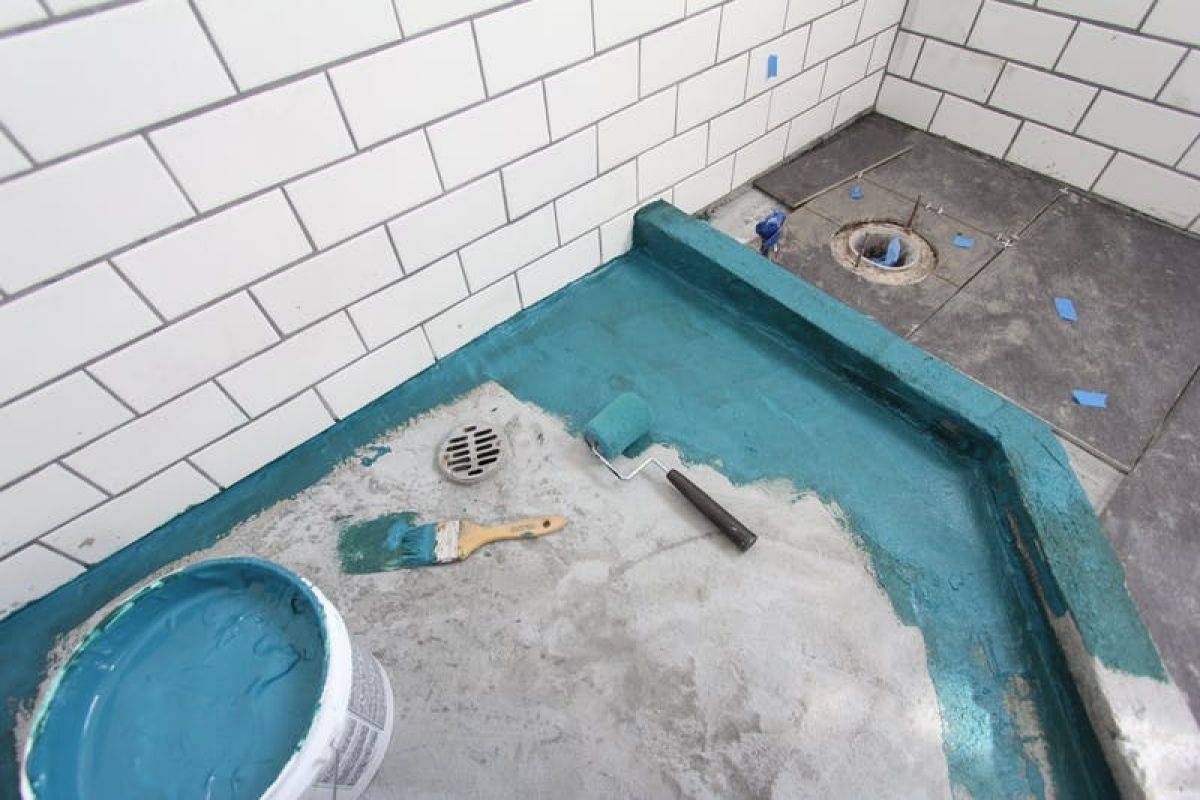 Как делается гидроизоляция ванной комнаты под плитку — что лучше выбрать