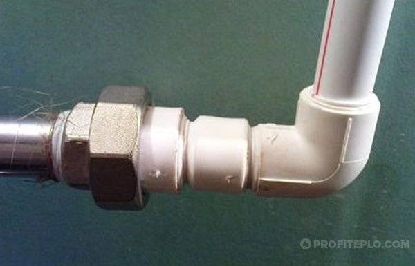 Как соединить металлическую трубу с пластиковой без резьбы и сварки