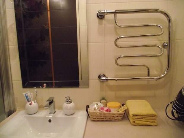 Водяные полотенцесушители для ванной. Обзор конструкций и преимущества перед электрическим