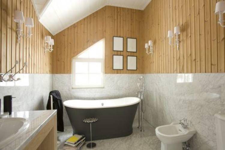 Чем отделать ванную комнату кроме плитки: дешевые, но красивые материалы