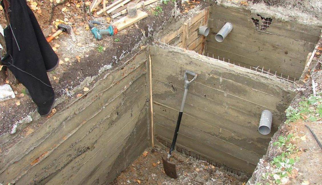 Выгребная яма из бетонных колец: особенности конструкции и строительство своими руками