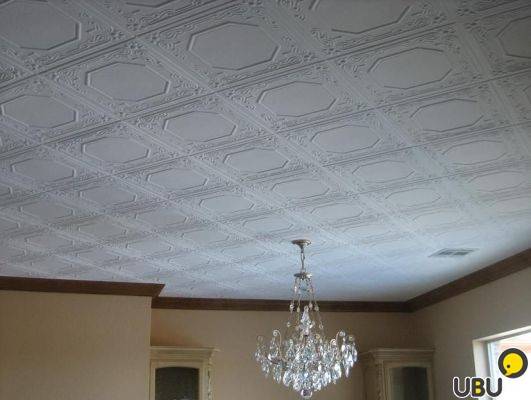 Плитка из полистирола для потолка — плюсы, минусы, особенности монтажа