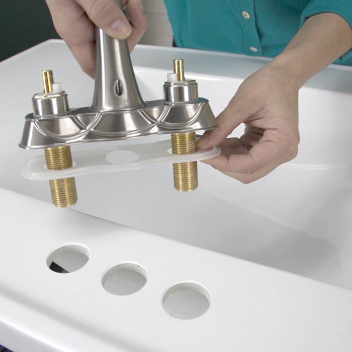 Виды встраиваемых смесителей для ванны на бортик: сравнение и способы установки