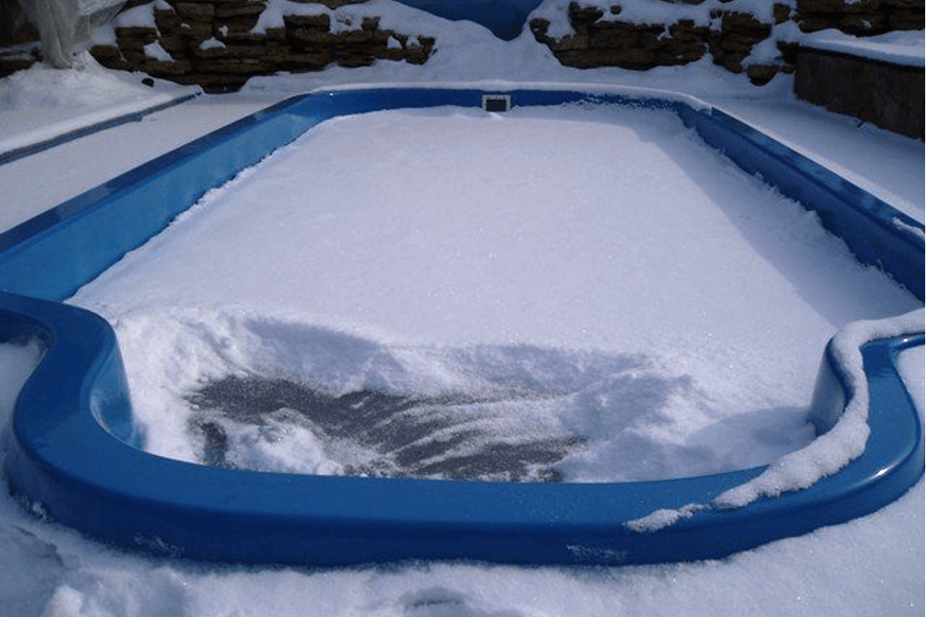 Как подготовить и где хранить зимой каркасный бассейн?