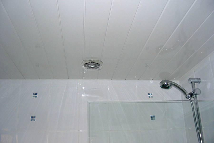 Как производится отделка ванных комнат пластиковыми панелями: подробная инструкция с видео уроком