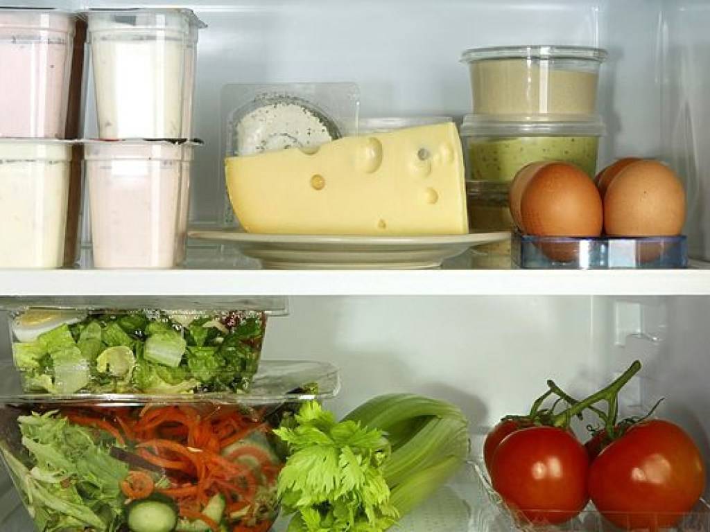 10 продуктов, которые все напрасно хранят в холодильнике — им там не место