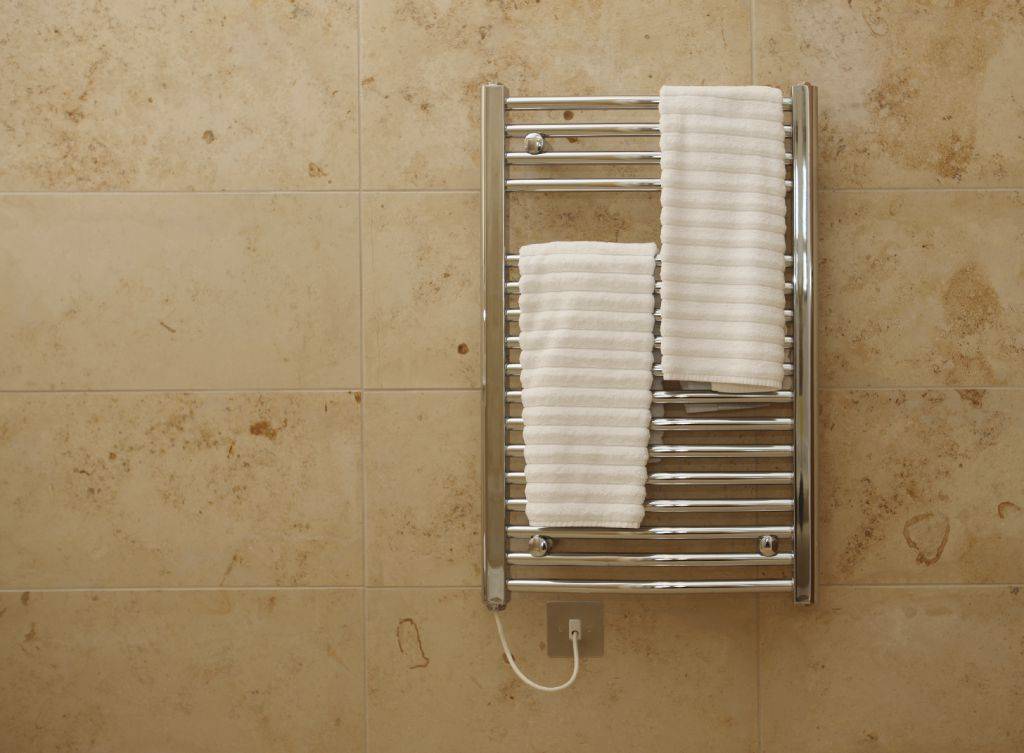 Какой электрический полотенцесушитель для ванной лучше и почему: как выбрать