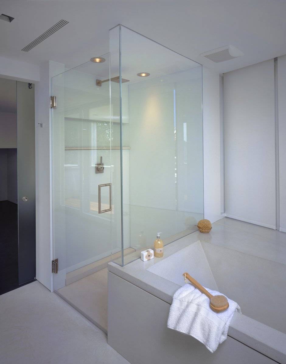 Стеклянные перегородки в ванной: варианты интерьера ванной комнаты с перегородками