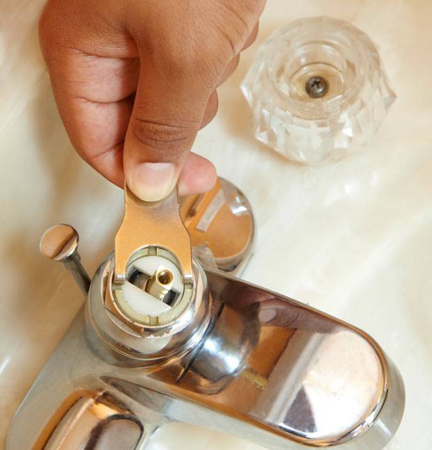 Однорычажные смесители для ванной: устройство, как разобрать и сделать ремонт крана с одной ручкой, видео